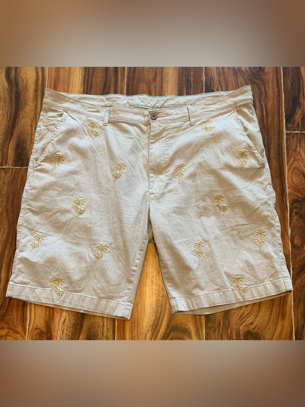Caribbean Beige Casual Palm Tree Print Sz 40 Men Shorts.                    3339